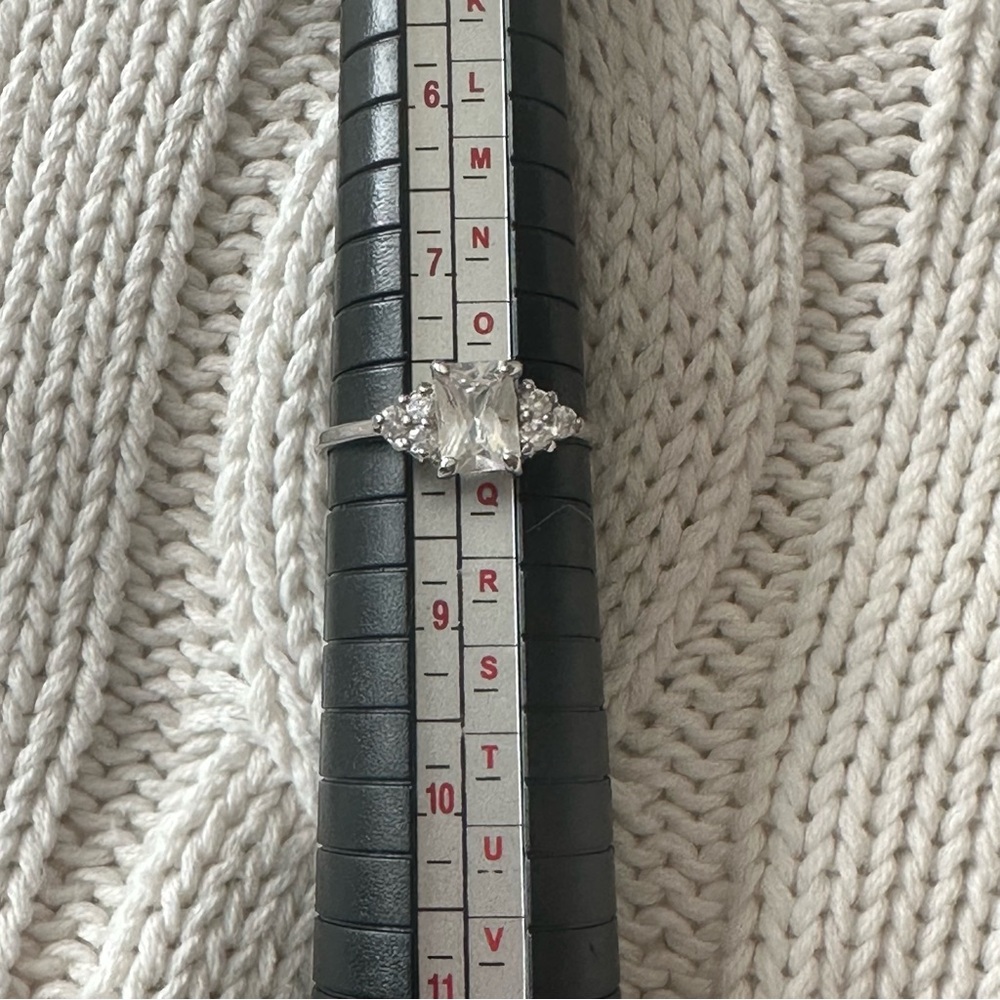 Silver & Clear Stone Rectangular Fashion Ring Size 8 | Costume Jewelry